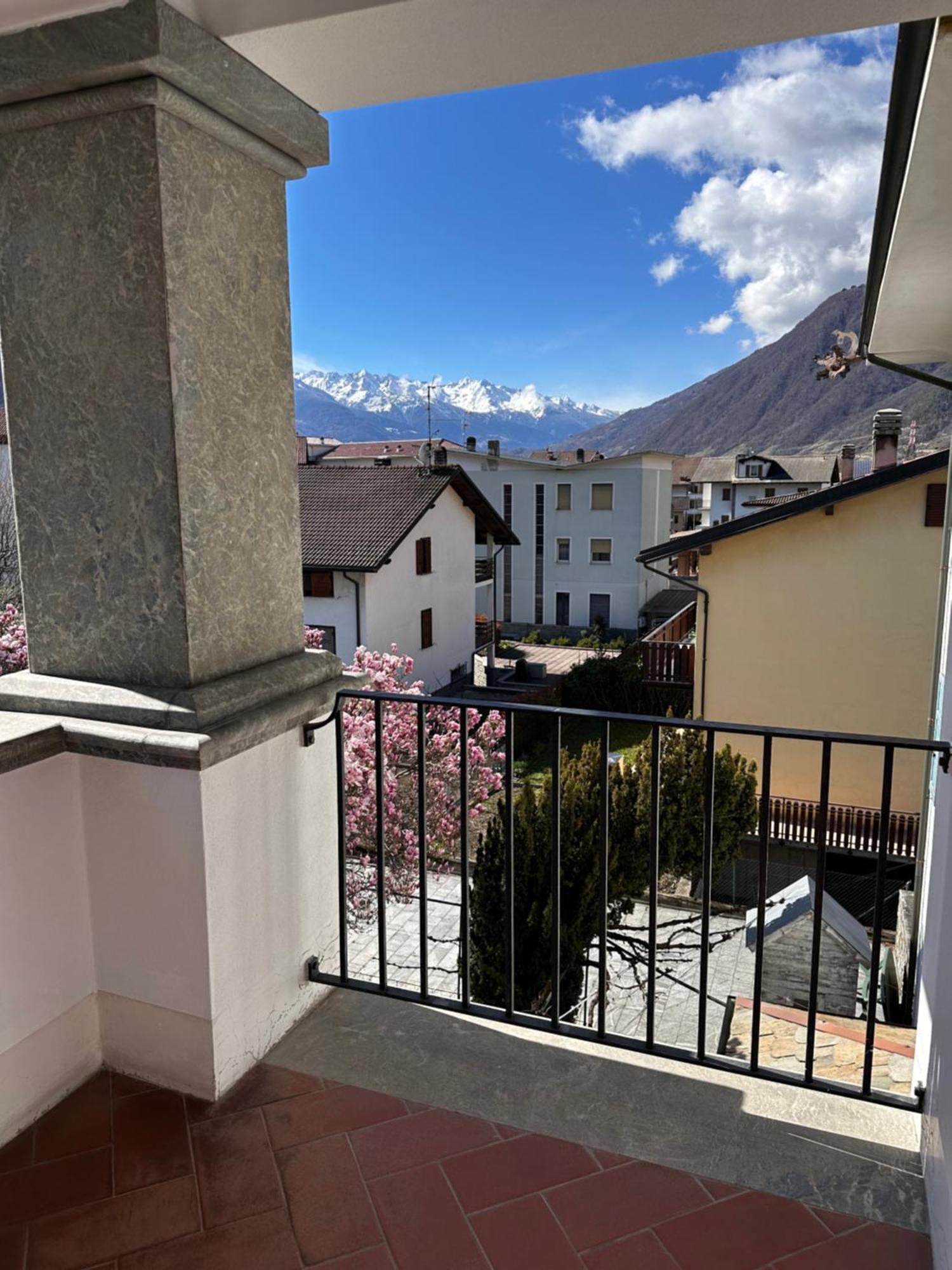 Ampio Appartamento Con Vista “Casa Magro” Tirano Eksteriør billede